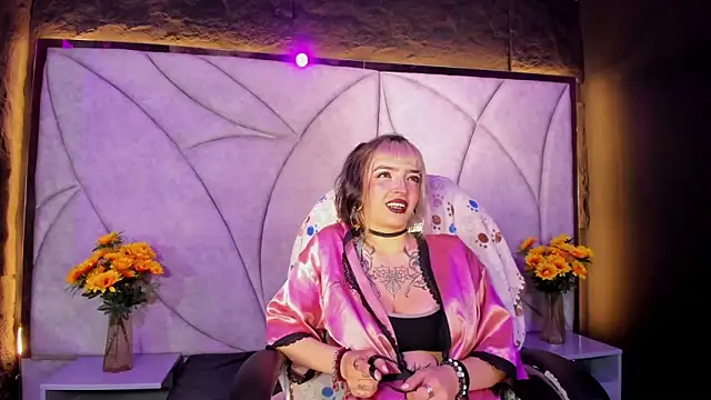 Samantha Smiith online show from June 2, 2026, 4:14 am