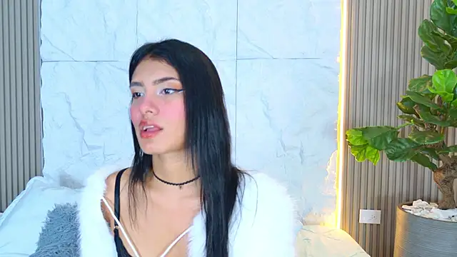 LaurenRodriiguez online show from April 13, 2026, 12:43 pm