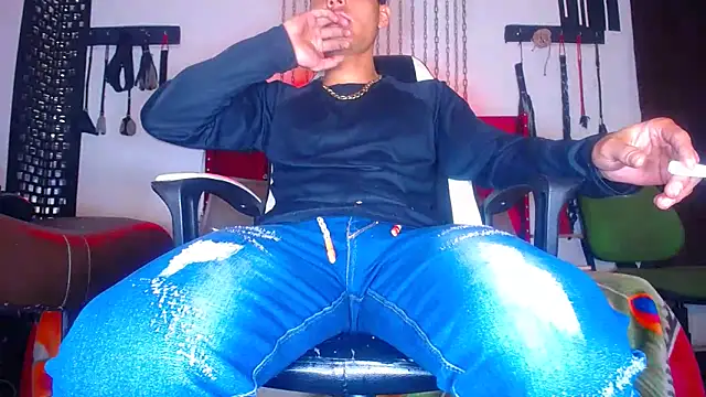 Snapshot of RandyAA_D chatting on December 4, 2024, 6:11 am RandyAA D online show from December 4, 2024, 6:11 am