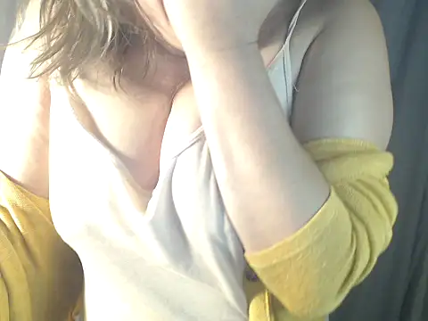 Snapshot of 1BECHA1 chatting on September 15, 2025, 6:02 am 1BECHA1 online show from September 15, 2025, 6:02 am