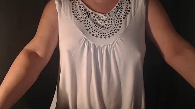 Snapshot of 1BECHA1 chatting on October 10, 2025, 9:58 pm 1BECHA1 online show from October 10, 2025, 9:58 pm