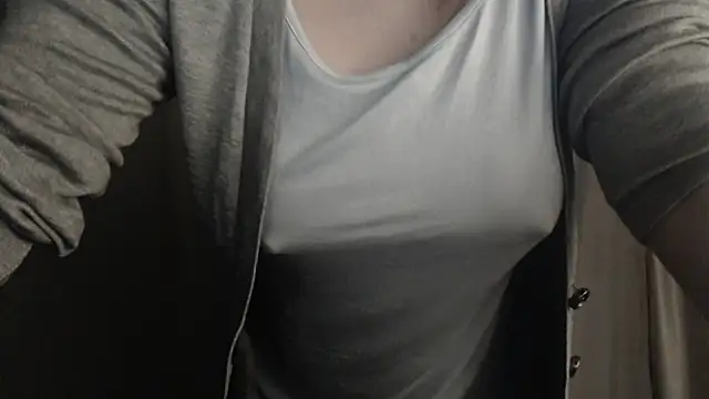 Snapshot of 1BECHA1 chatting on October 19, 2025, 12:33 am 1BECHA1 online show from October 19, 2025, 12:33 am