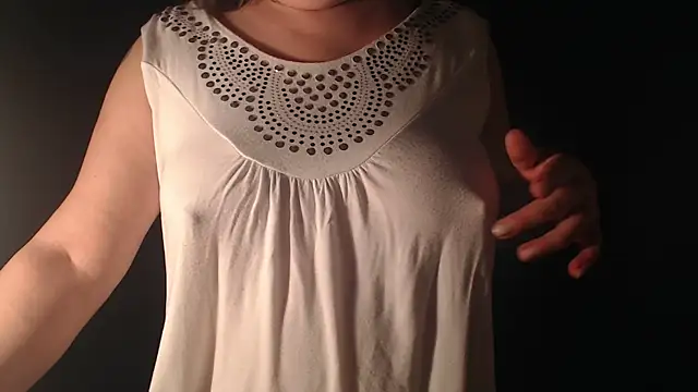 Snapshot of 1BECHA1 chatting on November 18, 2025, 12:27 am 1BECHA1 online show from November 18, 2025, 12:27 am