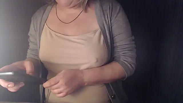 Snapshot of 1BECHA1 chatting on November 29, 2025, 5:49 pm 1BECHA1 online show from November 29, 2025, 5:49 pm