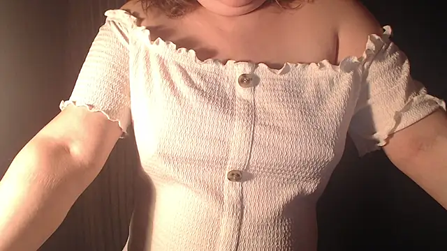 Snapshot of 1BECHA1 chatting on December 18, 2025, 4:07 am 1BECHA1 online show from December 18, 2025, 4:07 am