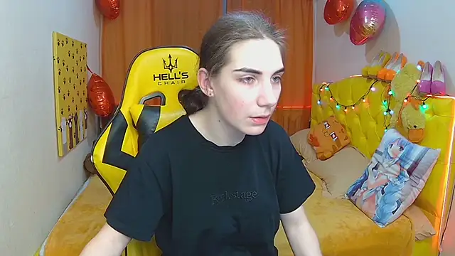 Snapshot of NikaStark_ chatting on March 10, 2025, 1:45 am NikaStark  online show from March 10, 2025, 1:45 am