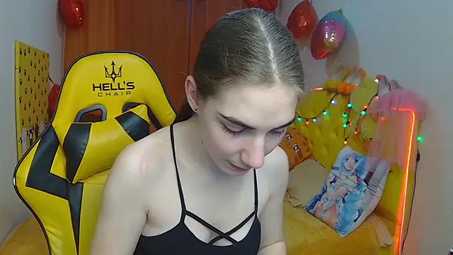 Snapshot of NikaStark_ chatting on March 13, 2025, 4:38 am NikaStark  online show from March 13, 2025, 4:38 am
