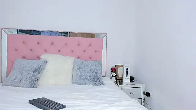 Snapshot of _violetadulce chatting on February 22, 2025, 1:44 am violetadulce online show from February 22, 2025, 1:44 am