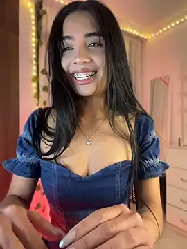 lina pink online show from April 17, 2026, 1:08 am