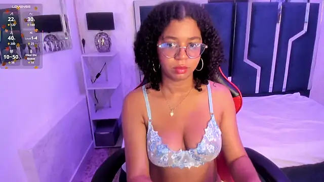 Snapshot of MilaHall_ chatting on October 5, 2025, 4:00 am MilaHall  online show from October 5, 2025, 4:00 am