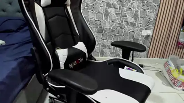 chriss jones1 online show from February 7, 2026, 10:13 pm