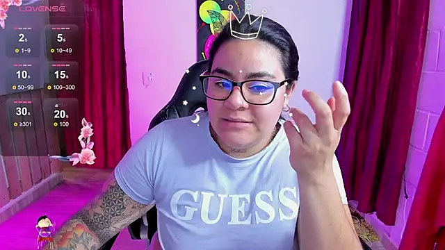 Snapshot of Sharon_hils chatting on January 22, 2025, 4:23 pm Sharon hils online show from January 22, 2025, 4:23 pm