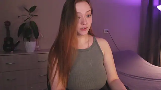 Snapshot of SarahSweetie chatting on February 5, 2026, 3:27 pm SarahSweetie online show from February 5, 2026, 3:27 pm