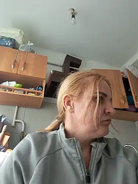 Malichkaanna30 online show from April 15, 2026, 1:29 pm