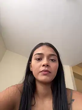 Snapshot of evely_coelloo chatting on March 18, 2025, 9:32 pm evely coelloo online show from March 18, 2025, 9:32 pm