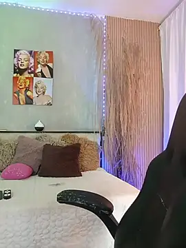 nahiarapalmer19 online show from August 7, 2026, 8:33 pm