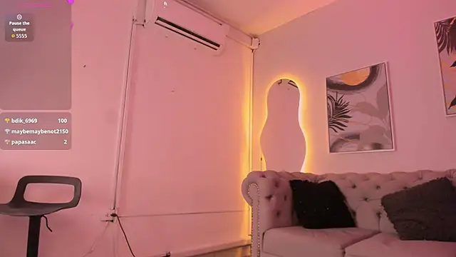 Snapshot of Isa_Little_Star chatting on October 31, 2025, 9:10 am Isa Little Star online show from October 31, 2025, 9:10 am