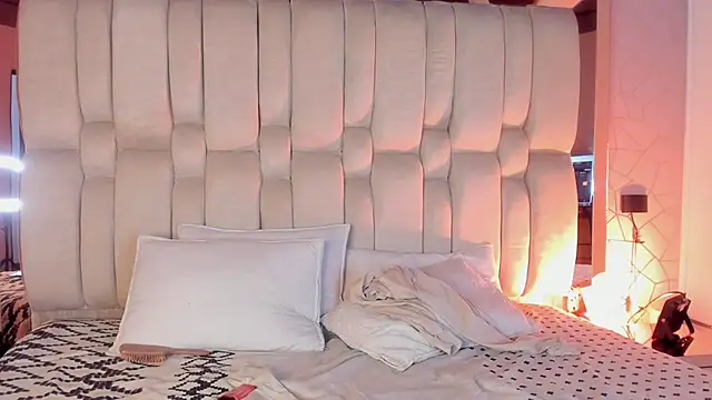 Snapshot of Isa_Little_Star chatting on April 4, 2026, 3:49 am Isa Little Star online show from April 4, 2026, 3:49 am