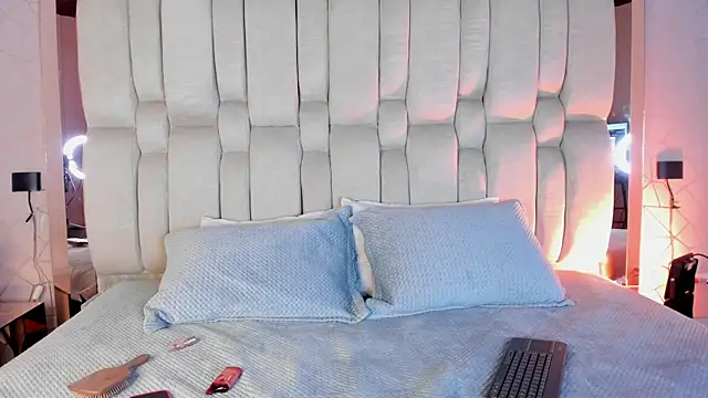 Snapshot of Isa_Little_Star chatting on April 7, 2026, 4:13 am Isa Little Star online show from April 7, 2026, 4:13 am