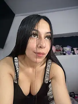 DulceMiia  online show from May 22, 2026, 9:53 pm