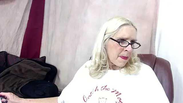 Snapshot of Jean_Saint_Sin chatting on April 14, 2026, 5:57 am Jean Saint Sin online show from April 14, 2026, 5:57 am