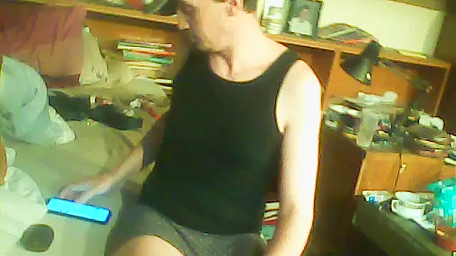 HOTMENVERYHOT online show from April 17, 2026, 5:38 pm