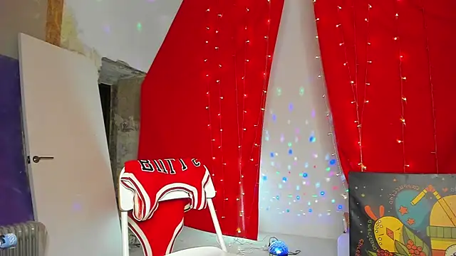 YourSuperModel online show from December 25, 2024, 2:02 pm