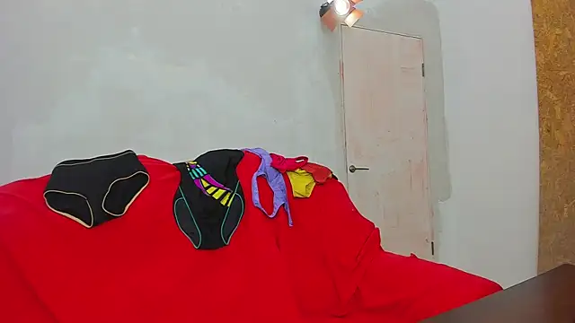 Snapshot of YourSuperModel chatting on February 14, 2025, 10:38 am YourSuperModel online show from February 14, 2025, 10:38 am