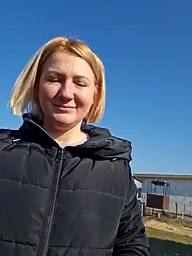 Snapshot of -Schweppes- chatting on February 24, 2025, 10:15 am -Schweppes- online show from February 24, 2025, 10:15 am