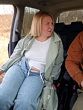 Snapshot of -Schweppes- chatting on March 11, 2025, 8:52 am -Schweppes- online show from March 11, 2025, 8:52 am