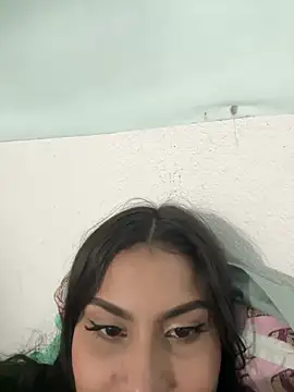 ValenSuarez25 online show from June 23, 2026, 11:14 pm
