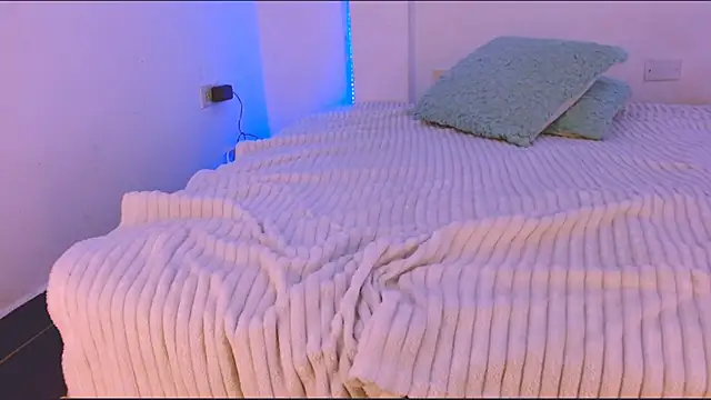 Emily Williams12 online show from March 27, 2026, 1:33 am