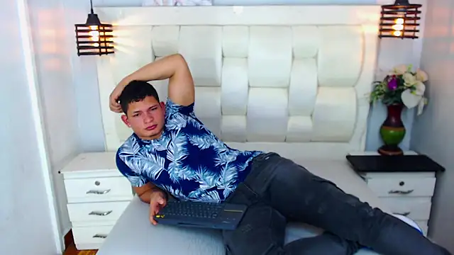 Loony Zion online show from November 1, 2025, 7:05 pm