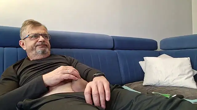 Snapshot of axecoman60 chatting on February 26, 2025, 8:04 am axecoman60 online show from February 26, 2025, 8:04 am