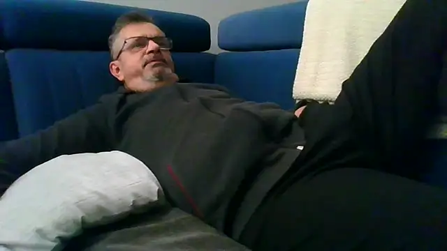 Snapshot of axecoman60 chatting on March 4, 2025, 6:29 pm axecoman60 online show from March 4, 2025, 6:29 pm