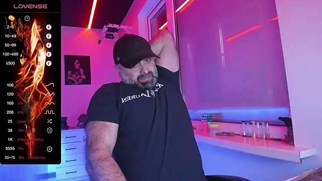 Snapshot of MAGABEAR077 chatting on June 6, 2026, 1:43 am MAGABEAR077 online show from June 6, 2026, 1:43 am
