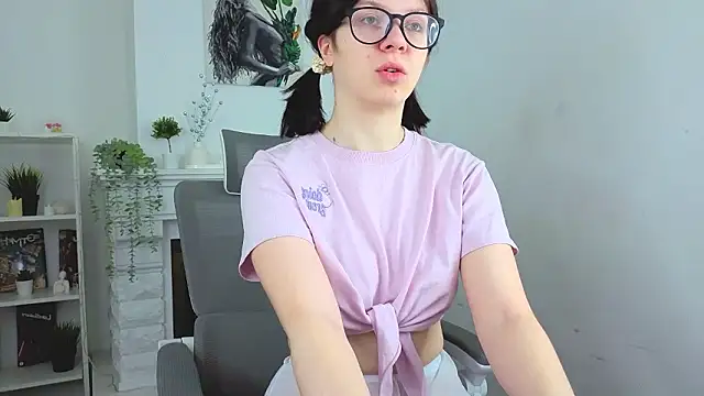 Baby Evalena online show from February 10, 2026, 9:02 am