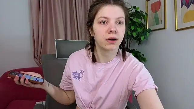 Snapshot of Baby_Evalena chatting on May 29, 2026, 5:27 am Baby Evalena online show from May 29, 2026, 5:27 am