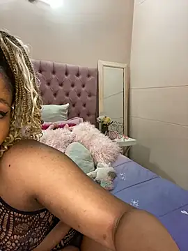 Snapshot of ItsLeyaa chatting on January 11, 2025, 12:12 am ItsLeyaa online show from January 11, 2025, 12:12 am