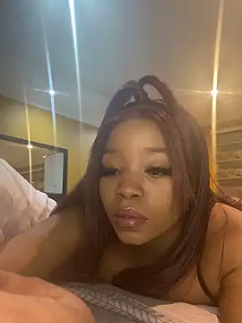 Snapshot of ItsLeyaa chatting on October 15, 2025, 9:48 pm ItsLeyaa online show from October 15, 2025, 9:48 pm