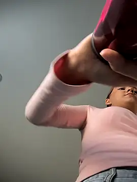 AliceBrayan online show from October 6, 2025, 5:05 am