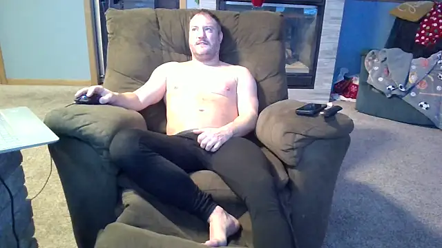 Snapshot of Bretto18 chatting on December 27, 2024, 2:12 pm Bretto18 online show from December 27, 2024, 2:12 pm