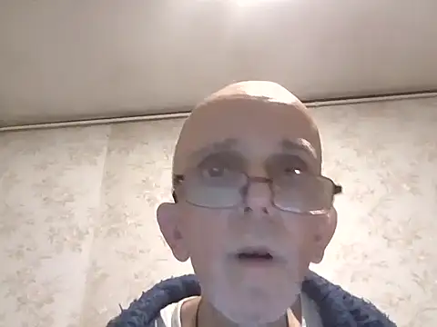 mariusica1xh online show from November 15, 2025, 3:52 pm