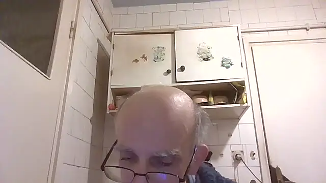 mariusica1xh online show from March 16, 2026, 11:53 pm