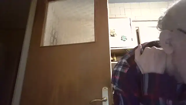 mariusica1xh online show from March 18, 2026, 5:38 pm