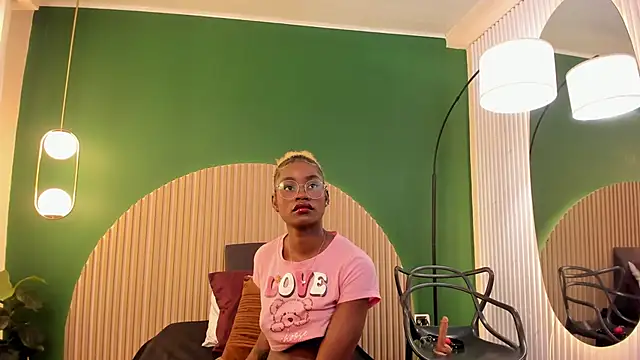 amber-hill online show from November 15, 2025, 7:16 am