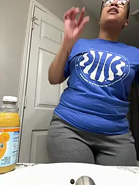 Snapshot of SexyHoneyRedd chatting on December 7, 2024, 12:08 am SexyHoneyRedd online show from December 7, 2024, 12:08 am