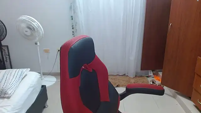 helenca43 online show from February 3, 2026, 11:04 am