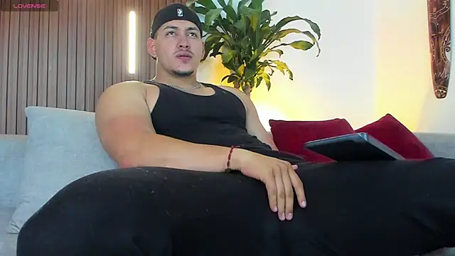 lucasanto  online show from December 18, 2025, 1:55 am