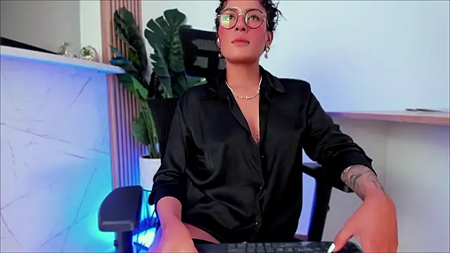 Snapshot of EviePhoenix chatting on January 31, 2026, 10:19 pm EviePhoenix online show from January 31, 2026, 10:19 pm